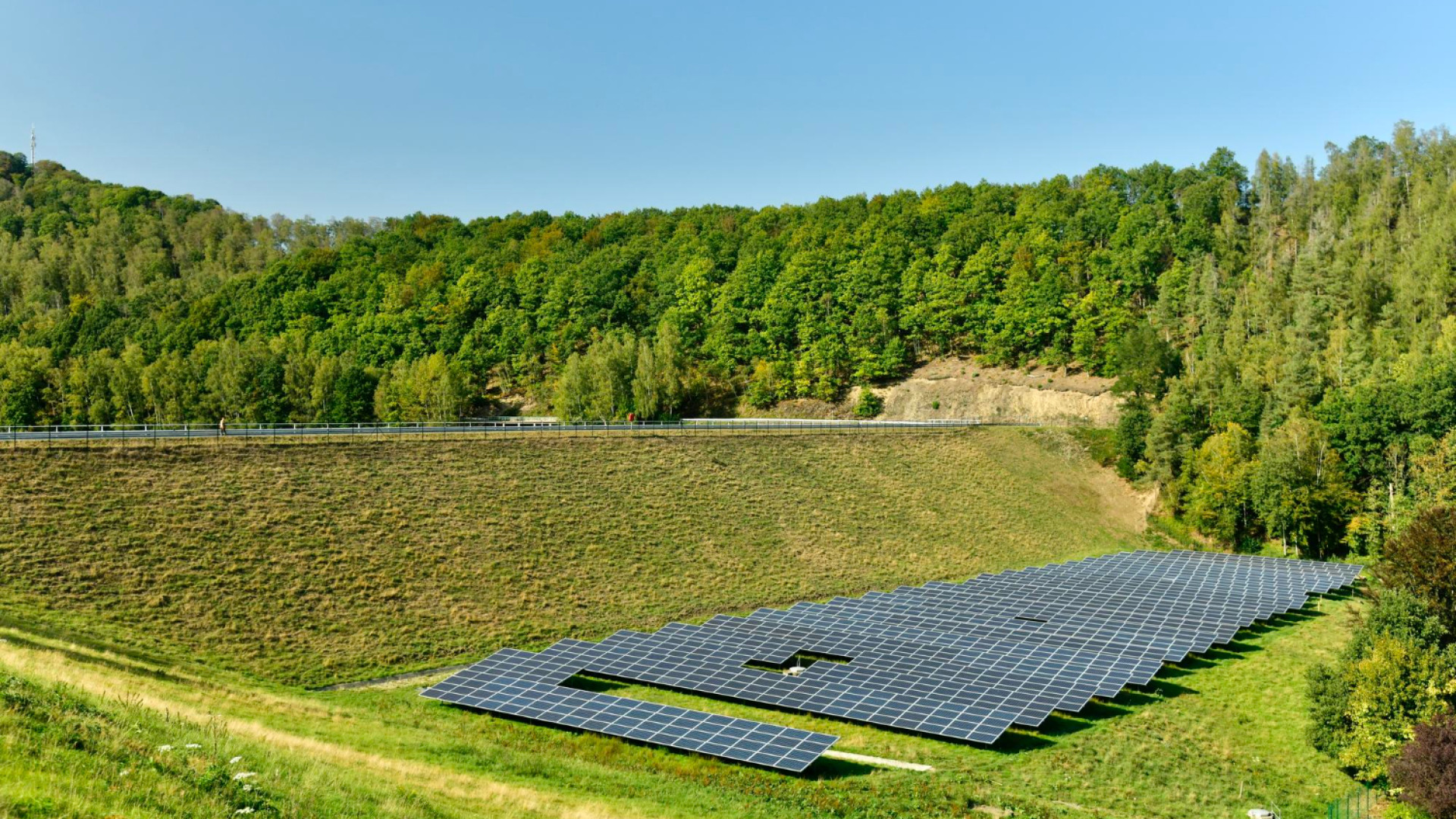 Champ photovoltaïque : comment fonctionne une centrale solaire au sol ?