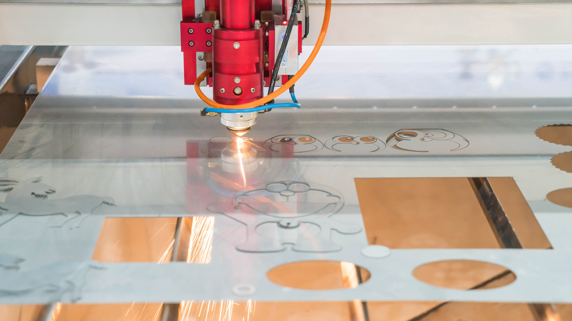 Le plexiglass sur mesure, un atout méconnu pour rénover et valoriser un bien immobilier