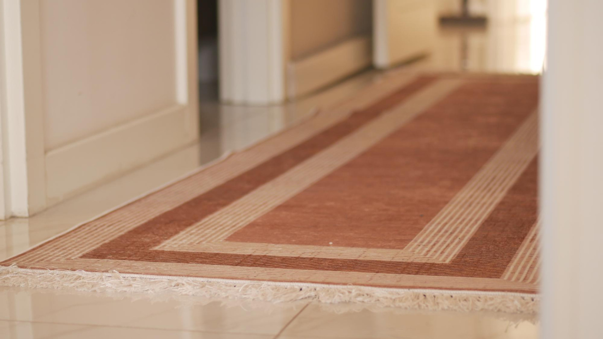 Tapis de couloir : comment bien le choisir pour son intérieur ?